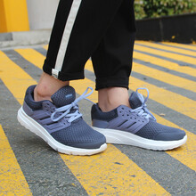 阿迪達(dá)斯（Adidas）跑步鞋CP8810 18新款 36