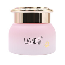 告別肌膚油膩，補水保濕潔面乳