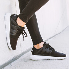 阿迪達(dá)斯（Adidas）跑步鞋黑白S75581 