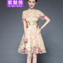 純色連衣裙，微胖女神的穿搭利器