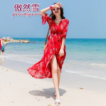 露肩連衣裙，穿出優(yōu)雅女神范