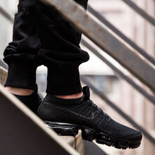 耐克（NIKE）跑步鞋849558-011飛線氣墊跑鞋 