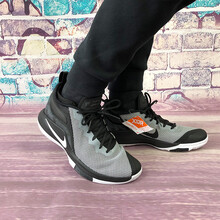耐克（NIKE）籃球鞋詹姆斯ZOOM氣墊AA3820-011 42