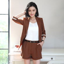 女性糖果西裝