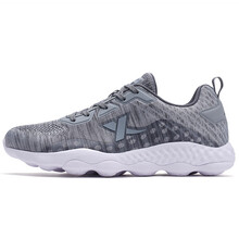 系帶透氣跑鞋，舒適又健康