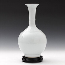 白色瓷器瓶