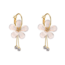 優(yōu)雅花朵黃金耳釘