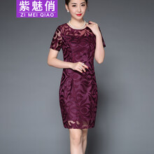 夏日聚會(huì)，穿對(duì)吊帶裙更吸睛