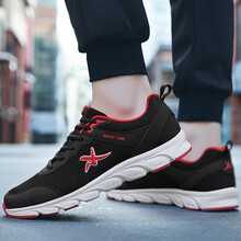 執(zhí)行官跑步鞋1998黑紅色 44，39，40，41，42，43