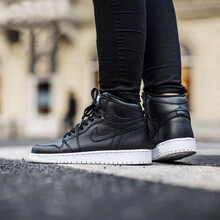 耐克（NIKE）籃球鞋黑白女款575441-006 