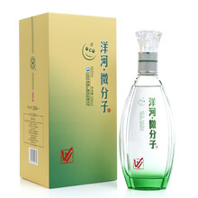 老友相聚，香醇白酒來助興！