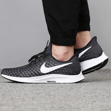 耐克（NIKE）跑步鞋942851-001 黑/白 