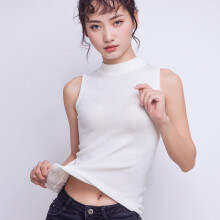 純色露肩毛衣，打造優(yōu)雅小仙女
