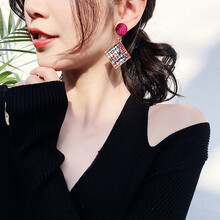 條紋耳環(huán)