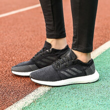 阿迪達斯boost跑鞋