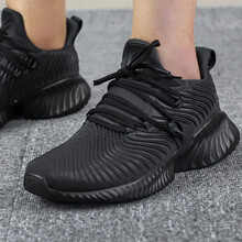 Adidas跑步鞋黑色 
