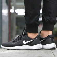 耐克（NIKE）跑步鞋908987-001經(jīng)典黑白 41