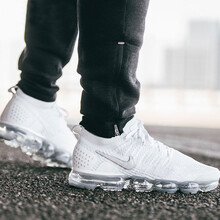 耐克（NIKE）跑步鞋942842-105 42.5
