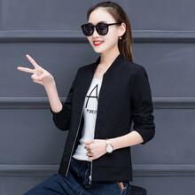 連帽牛仔外套，打造復(fù)古學(xué)院風(fēng)