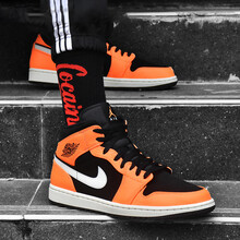 耐克（NIKE）籃球鞋黑橙554724-062 