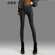 修身牛仔小腳褲，讓你秒變女神