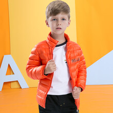 男童桔色羽絨服