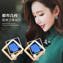 精美耳釘，打造優(yōu)雅氣質(zhì)的女人