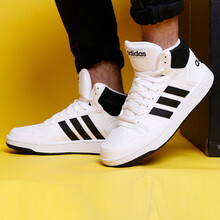 阿迪達斯（Adidas）板鞋BB7208 白色 