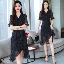 復古露肩裙，打造優(yōu)雅美少女