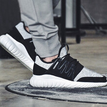 阿迪達斯（Adidas）跑步鞋黑灰CQ1410 