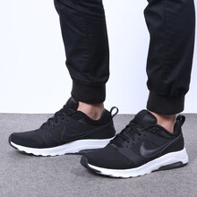 NIKE跑步鞋881802-001 42