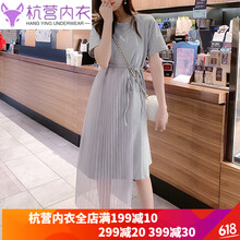 純色短袖連衣裙，打造時(shí)尚小仙女