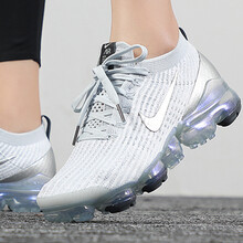 耐克（NIKE）跑步鞋849560-008 全掌氣墊緩震 35.5