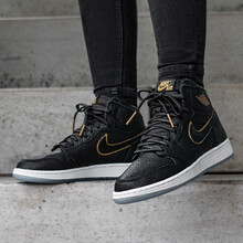 耐克（NIKE）籃球鞋黑金鴛鴦575441-031 女款 