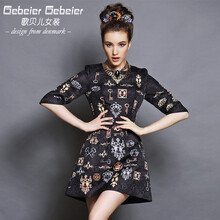 吉米丘 2104秋装新款女装圆领印花修身中长袖