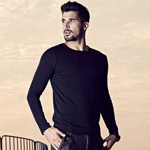 酷衣購（kuegou） 長(cháng)袖 男士T恤 黑色圓領(lǐng) 