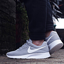 耐克（NIKE）跑步鞋2019春季新款812654-010灰色白底 42.5