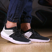耐克（NIKE）籃球鞋897988-010 42
