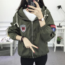 百搭牛仔外套，時(shí)髦又顯瘦
