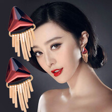 時尚琉璃耳環(huán)