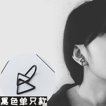 小黑色耳釘
