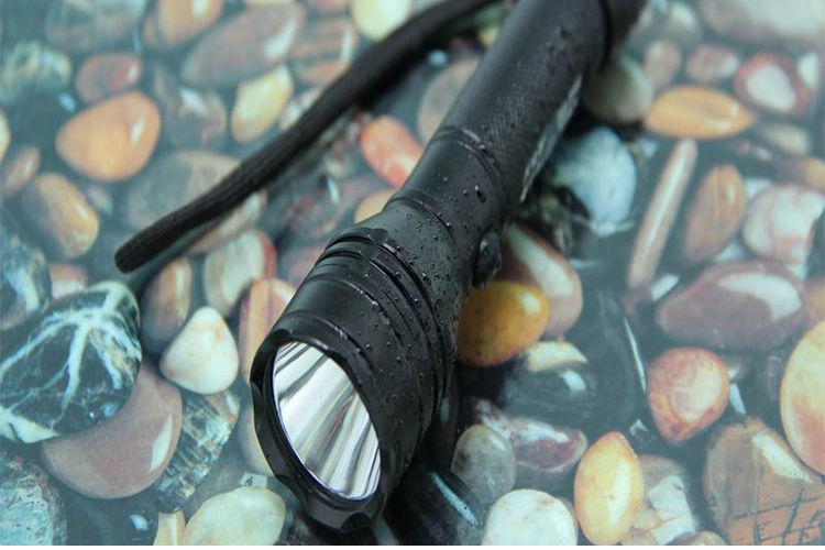 KLT快灵通 SA-368 LED铝合金 冲电式强光电筒 军工级 防水防雨 手感好