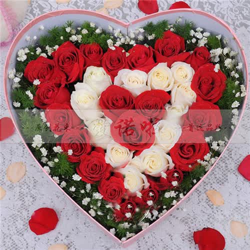 <em>三八妇女节鲜花快递</em>玫瑰花浪漫心形礼盒装 费