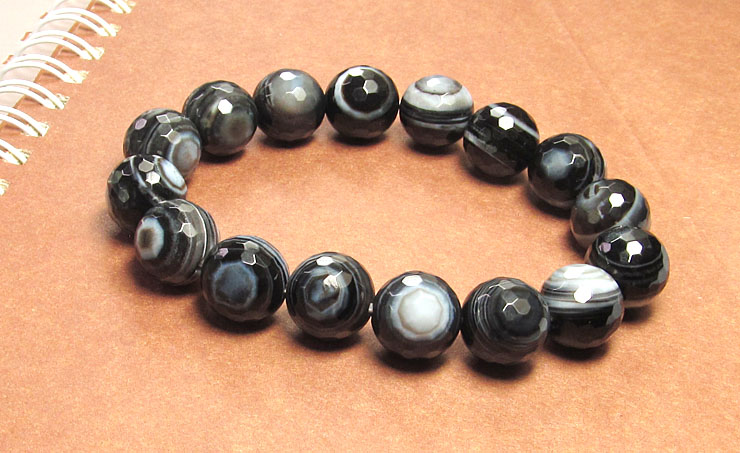 天眼石玛瑙哪种好 玛瑙天眼天珠牌子同款