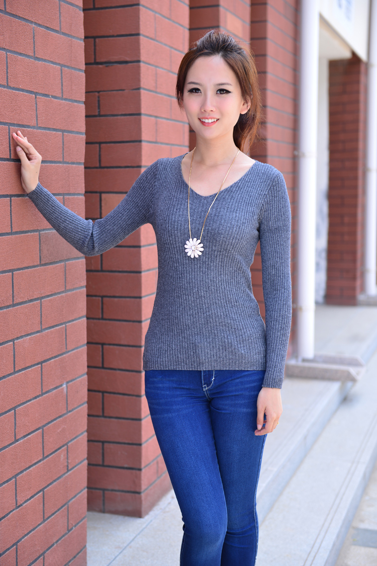 洛依诺 女式秋装V领<em>紧身</em>羊毛衫<em>短款毛衣</em>时尚打