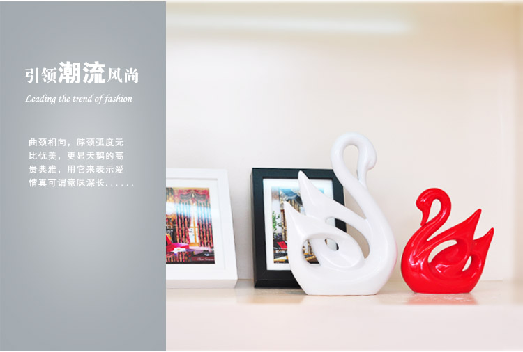 乐享瓷艺 景德镇乐享陶瓷 摆件 时尚创意家居装饰结婚礼品 天鹅 小红大白