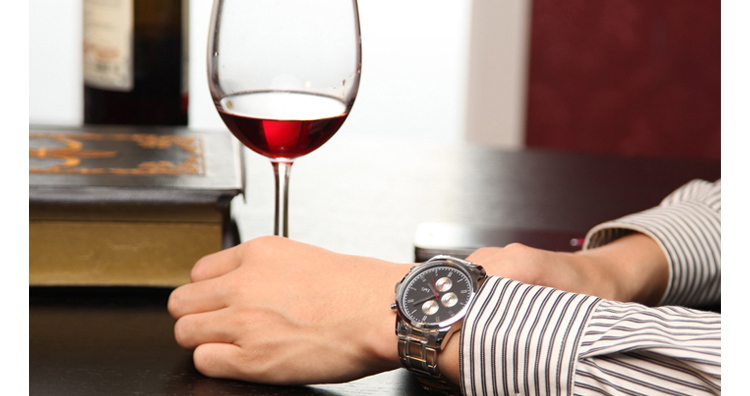 班纳D G手表三眼精钢商务男款石英手表DW07