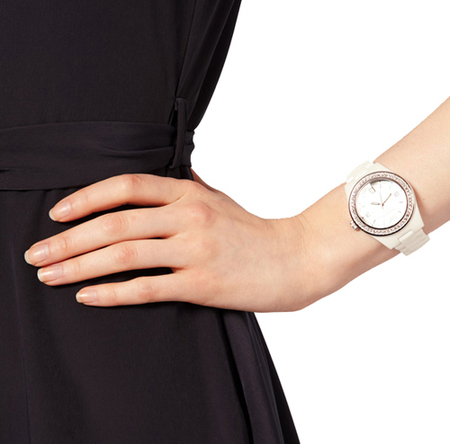 京东商城 阿玛尼手表陶瓷镶钻彩贝女表AR142