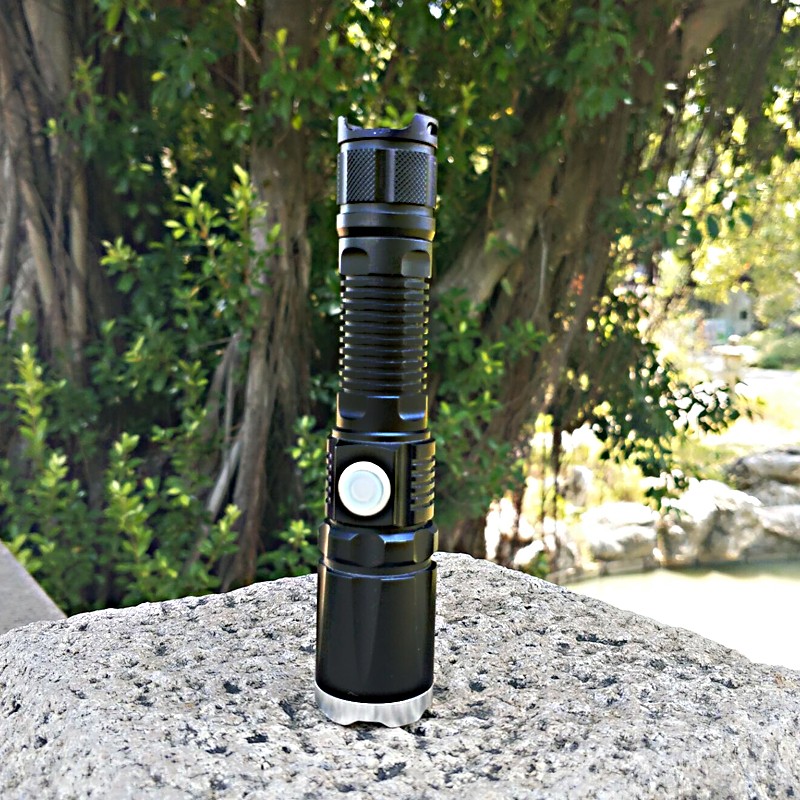 氙气调焦大泛光二手车学生手电露营铝合金调焦手电配1个锂电池直充