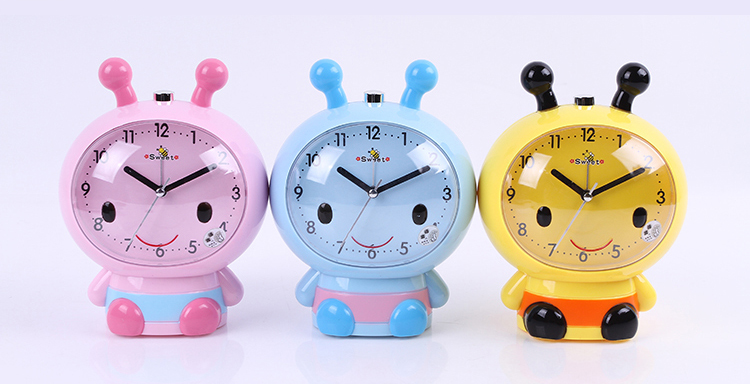 创意卡通小蜜蜂闹钟 静音夜光语音闹钟 儿童卧室床头小闹钟 黄色